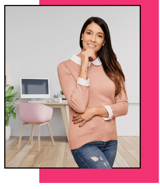 laura eire jersey rosa mano en la barbilla